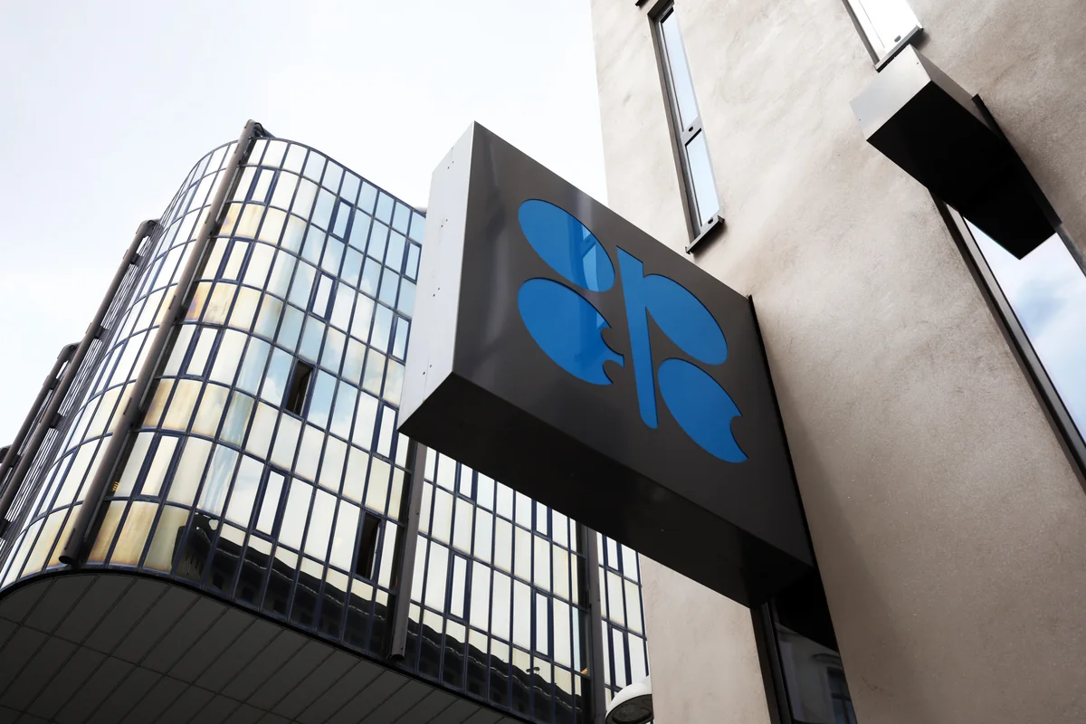 "OPEC+" apreldə neft hasilatını gündəlik 170 min barel artıra biləcək